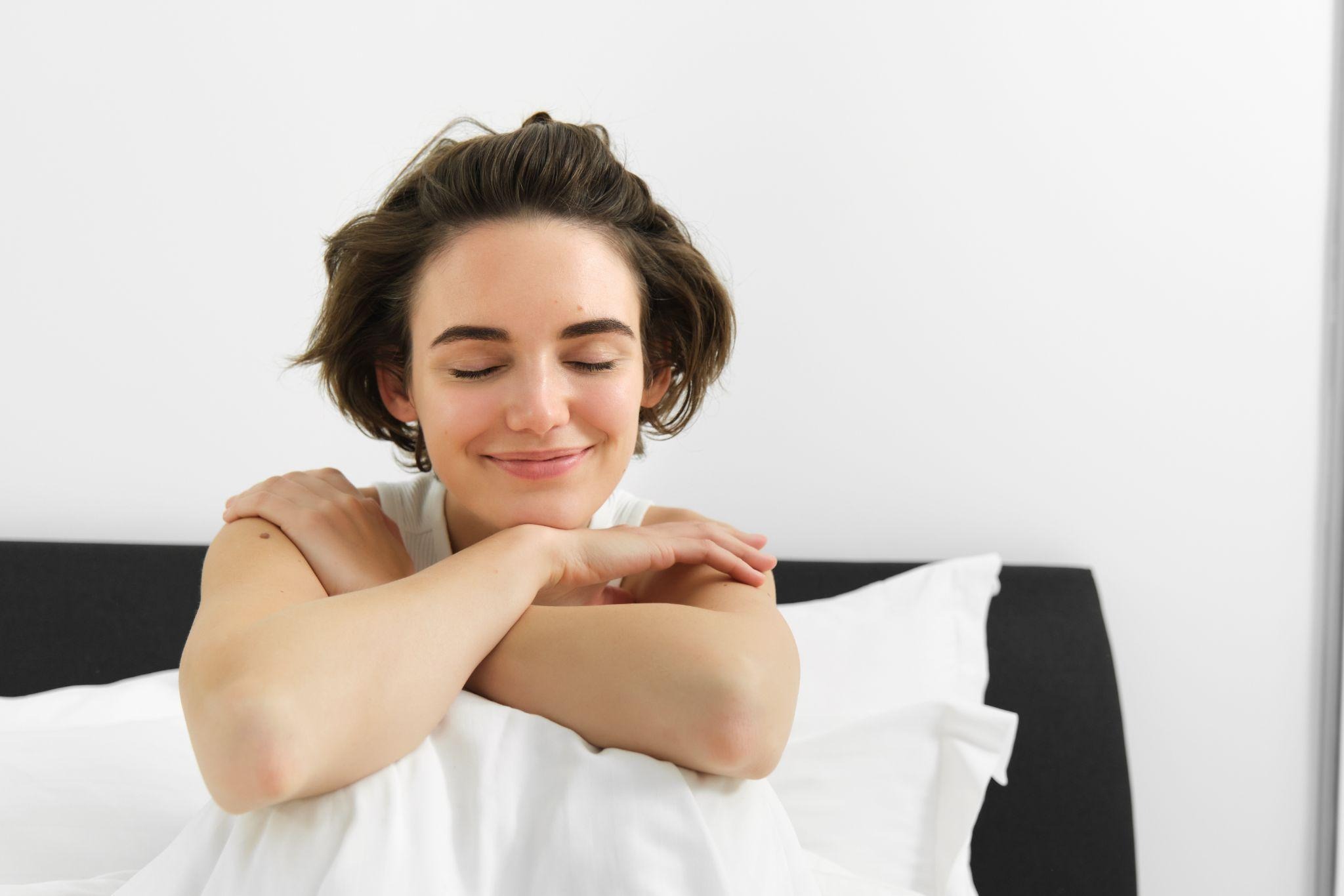 Woman resting comfortably in bed after completing scabies mite treatment and managing skin irritation.